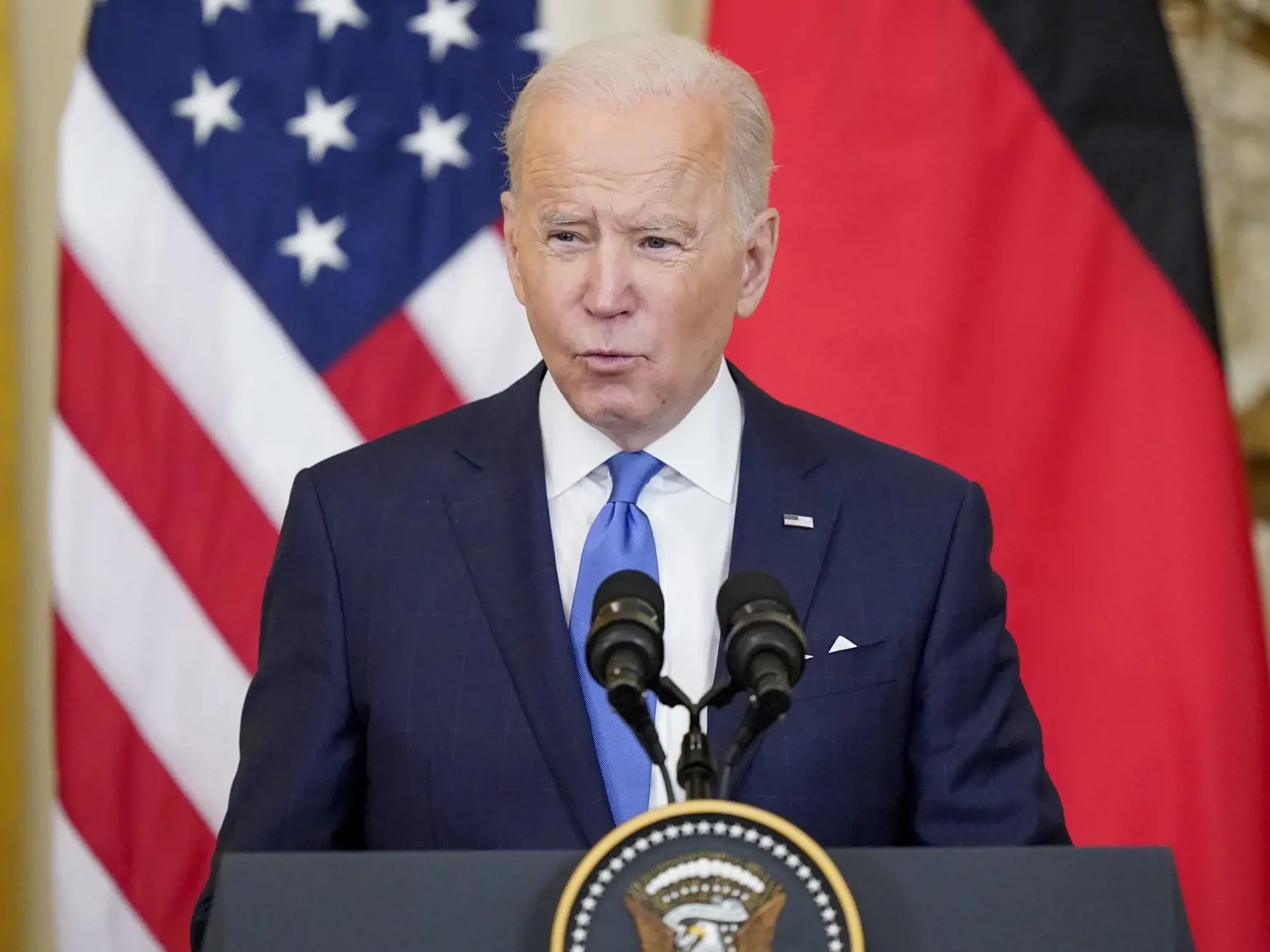 JB 3 Washington - Americký prezident Joe Biden počas spoločnej tlačovej konferencie s nemeckým kancelárom Olafom Scholzom (nie je na snímke) po ich stretnutí v Bielom dome vo Washingtone 7. februára 2022. FOTO TASR/AP

President Joe Biden speaks during a joint news conference with German Chancellor Olaf Scholz in the East Room of the White House, Monday, Feb. 7, 2022, in Washington. (AP Photo/Alex Brandon)