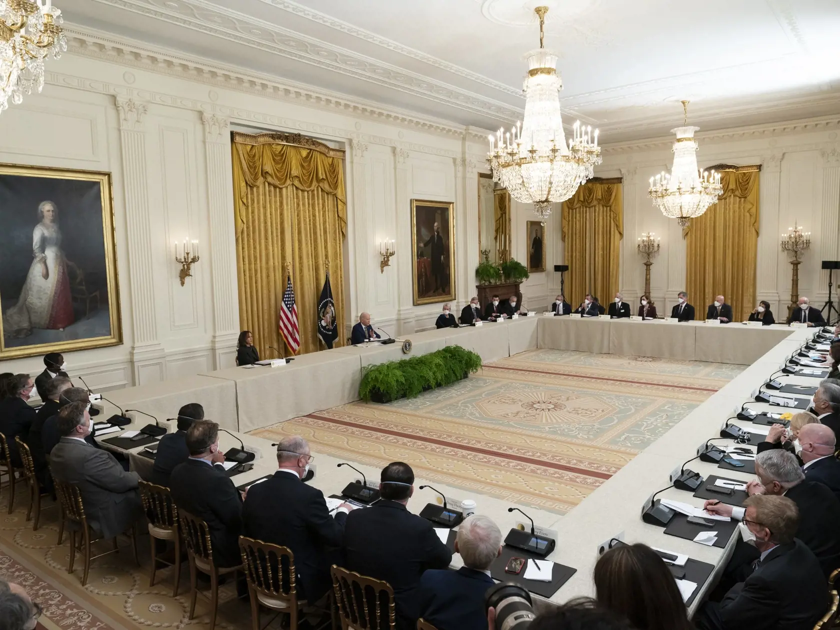 JB 36 Washington - Americký prezident Joe Biden (uprostred vľavo) rozpráva počas stretnutia s Asociáciou národných guvernérov v Bielom dome vo Washingtone 31. januára 2022. Biden v pondelok povedal, že Spojené štáty sú pripravené na akýkoľvek scenár vzhľadom na pokračujúce hromadenie ruských jednotiek pozdĺž ukrajinských hraníc. Informovali o tom agentúry AFP a Reuters. FOTO TASR/AP
 
President Joe Biden speaks during a meeting with the National Governors Association in the East Room of the Whit
