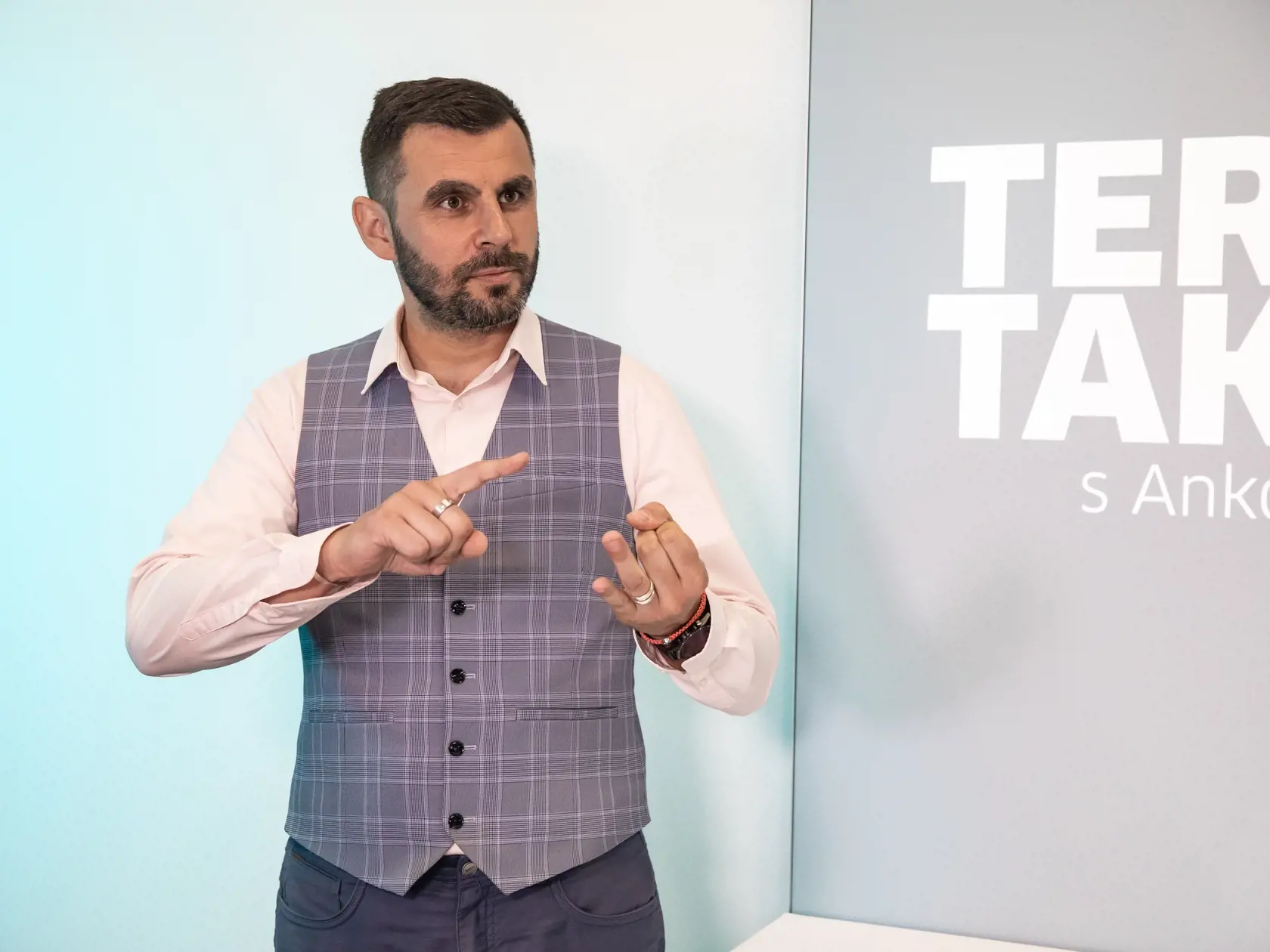 Diskusná relácia “Teraz Takto”, ktorej hosťom bol Ján Mažgút - kandidát na župana BSK.