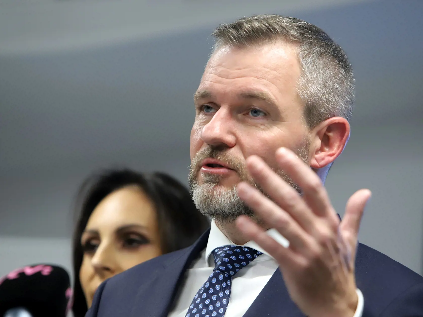 Program predsedu NR SR Petra Pellegriniho, ktorý dnes (9. novembra 2023) navštívil Banskú Bystricu spolu s ministrom investícií, regionálneho rozvoja a informatizácie SR Richardom Rašim a ministerkou zdravotníctva Zuzanou Dolinkovou. Na snímke predseda NR SR Peter Pellegrini počas tlačovej konferencie v priestoroch Fakultnej nemocnice s poliklinikou F. D. Roosvelta v Banskej Bystrici 9. novembra 2023.