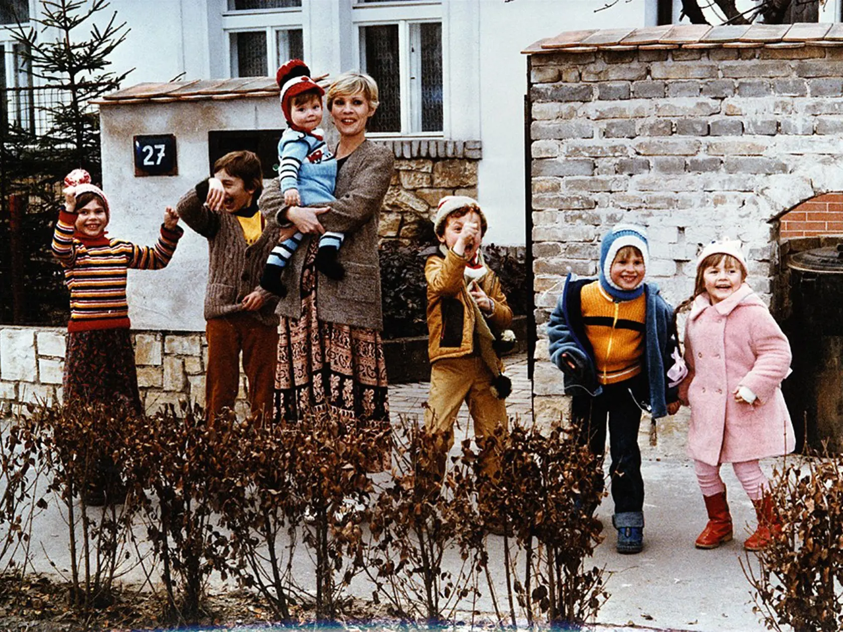 S tebou mně baví svět a Jana Šulcová so všetkými deťmi z filmu.