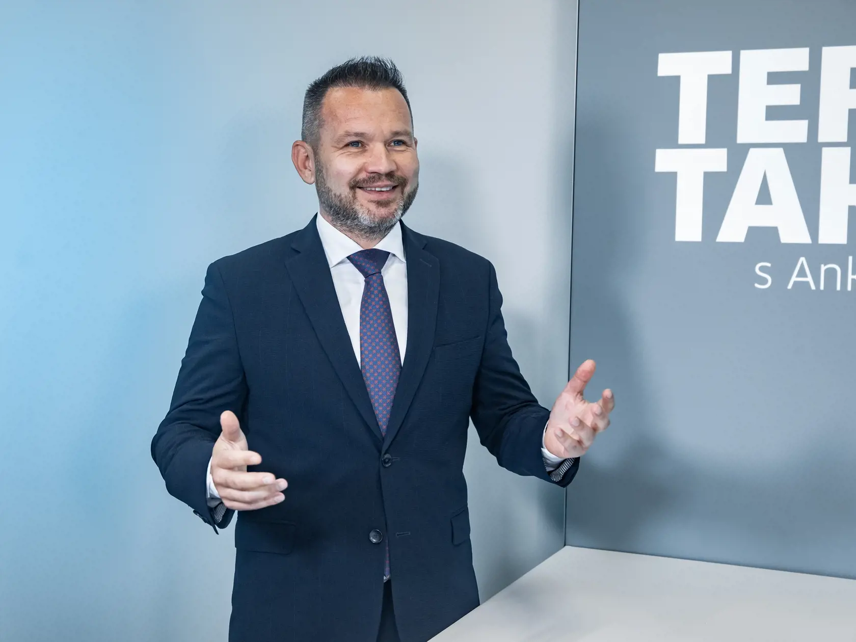 Diskusná relácia “Teraz Takto”, ktorej hosťom bol Branislav Becík, župan Nitrianskeho samosprávneho kraja a poslanec parlamentu za stranu Hlas.