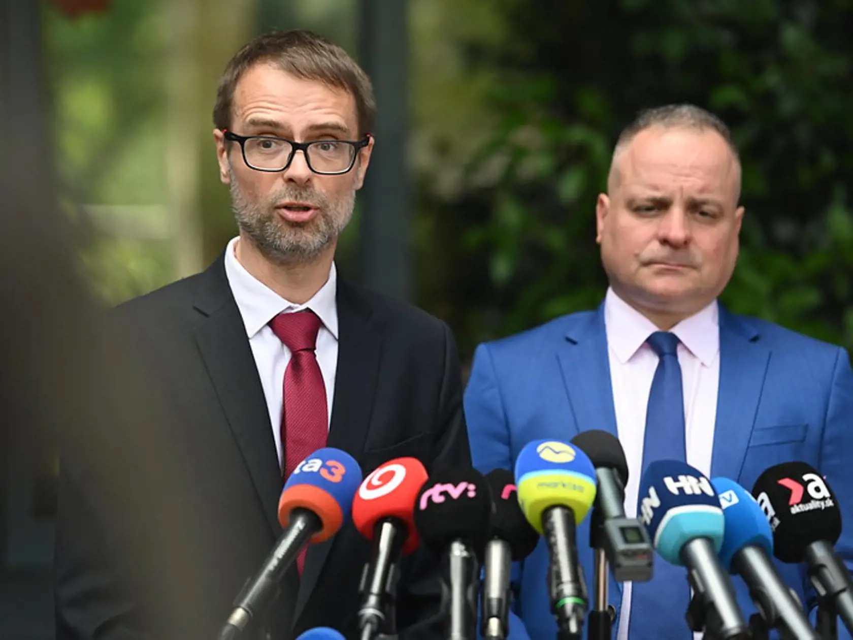 Tomáš Szalay a Juraj Droba (obaja SaS). župan BSK sa napriek zvoleniu do parlamentu vzdal svojho mandátu.