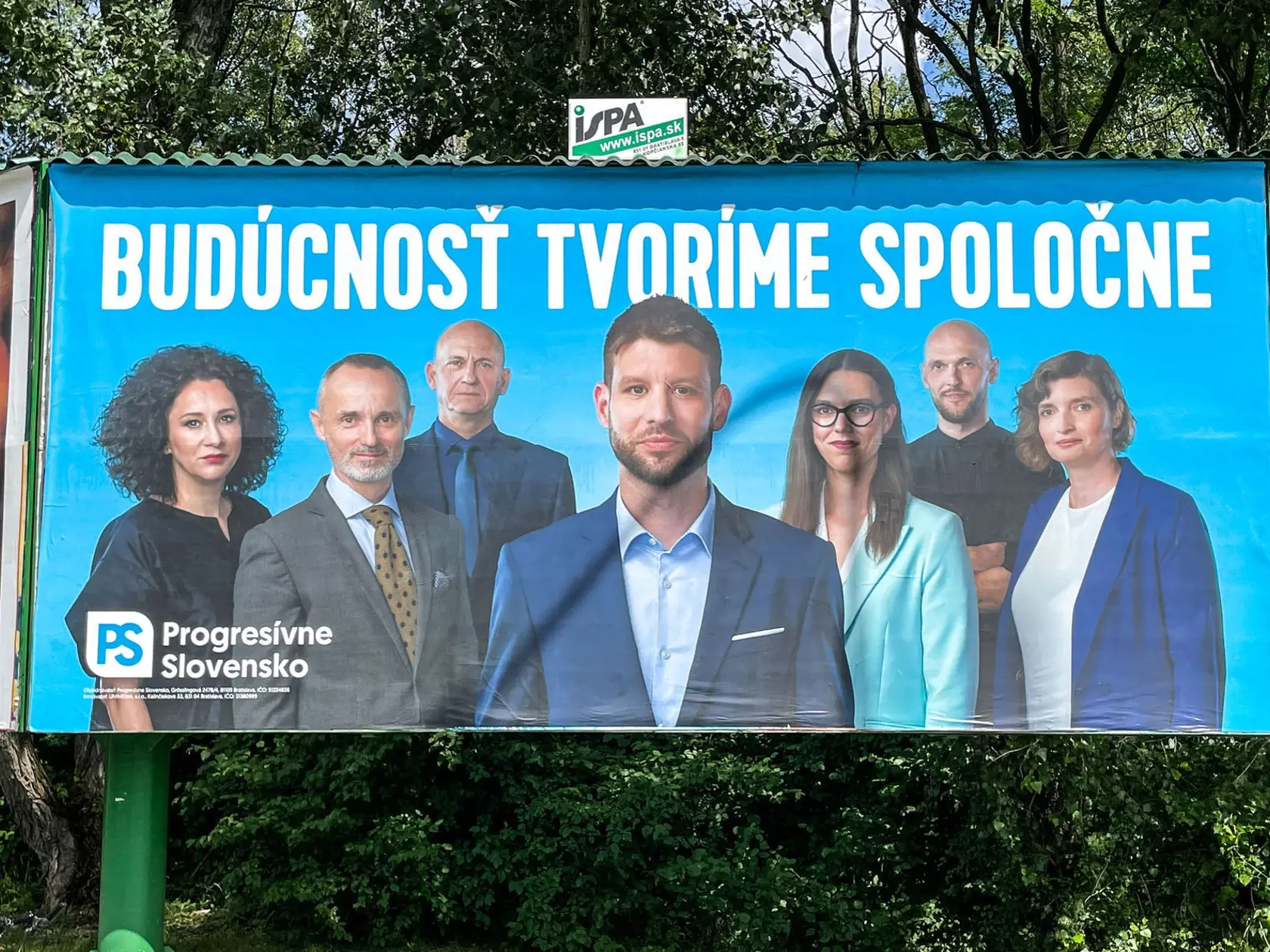 Predvolebný bilboard strany Progresívne Slovensko. Zo žien, zľava - Zora Jaurová, Tamara Stohlová a Lucia Plaváková.