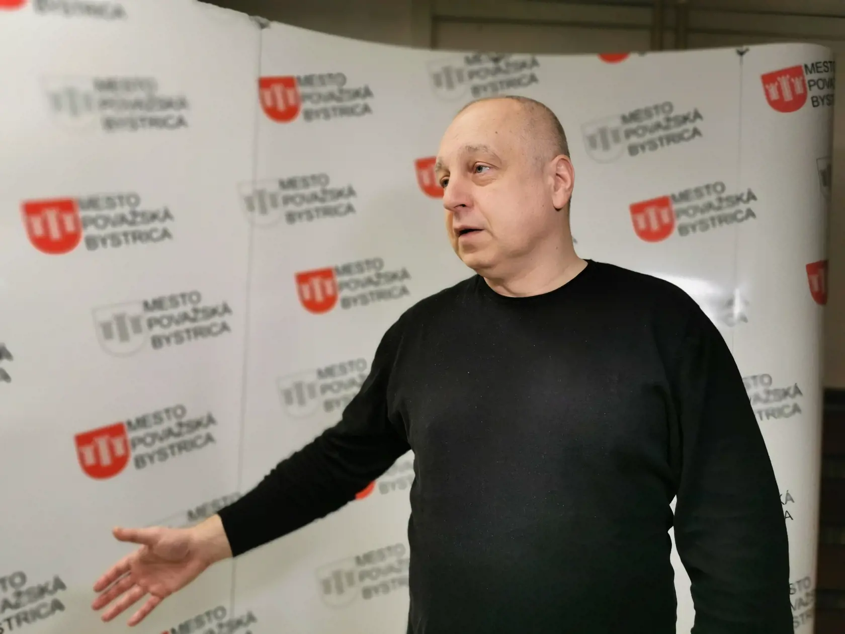 Primátor mesta Považská Bystrica Karol Janas (Smer) je aj poslancom Trenčianskeho samosprávneho kraja aj parlamentu.
