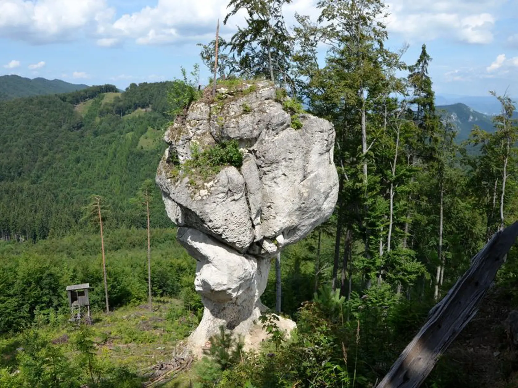 Hájske vodopády, obce Háj a Hačava