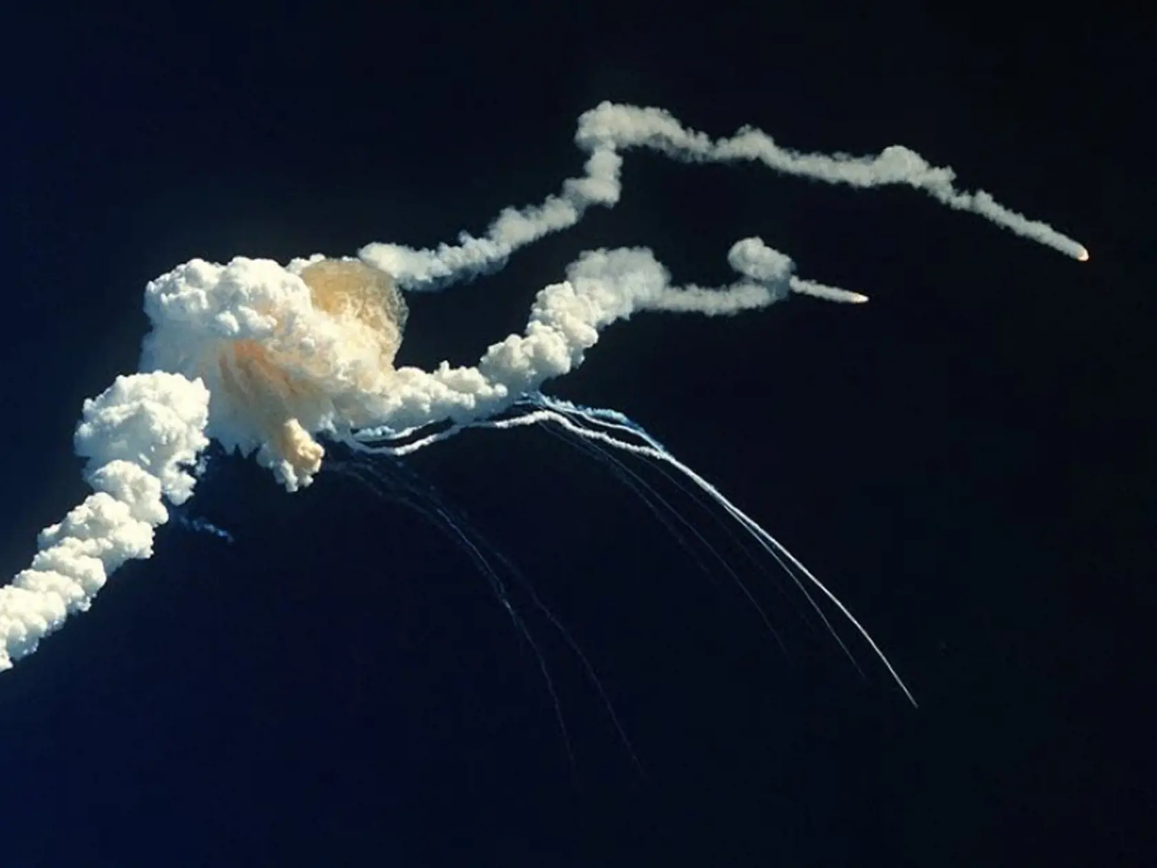 Na dne oceánu našli časť zničeného raketoplánu Challenger