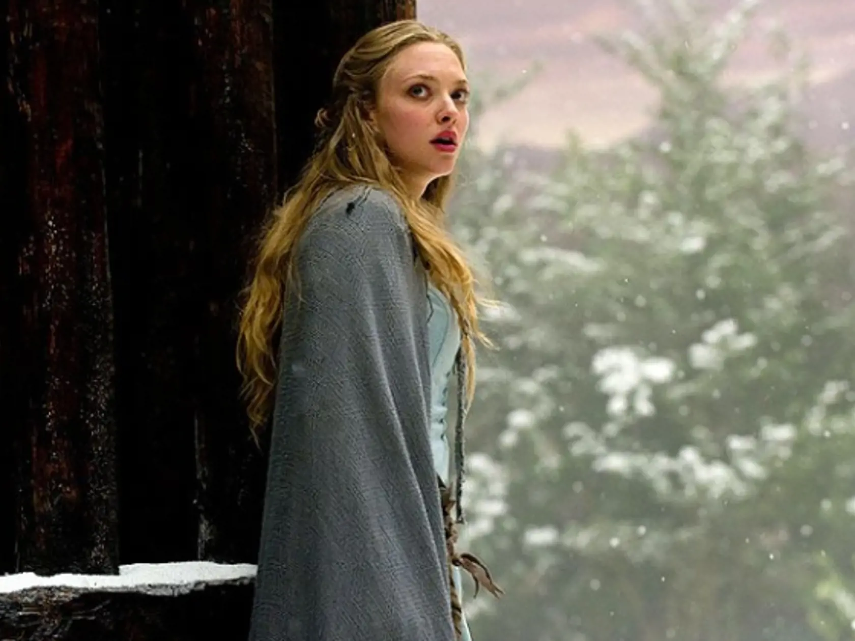 Amanda Seyfried ako Červená Čiapočka