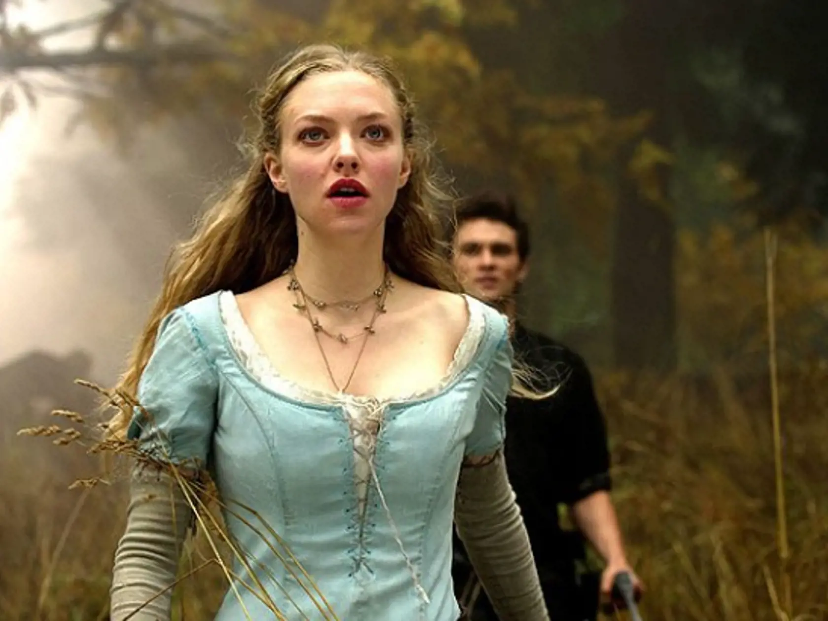 Amanda Seyfried ako Červená Čiapočka