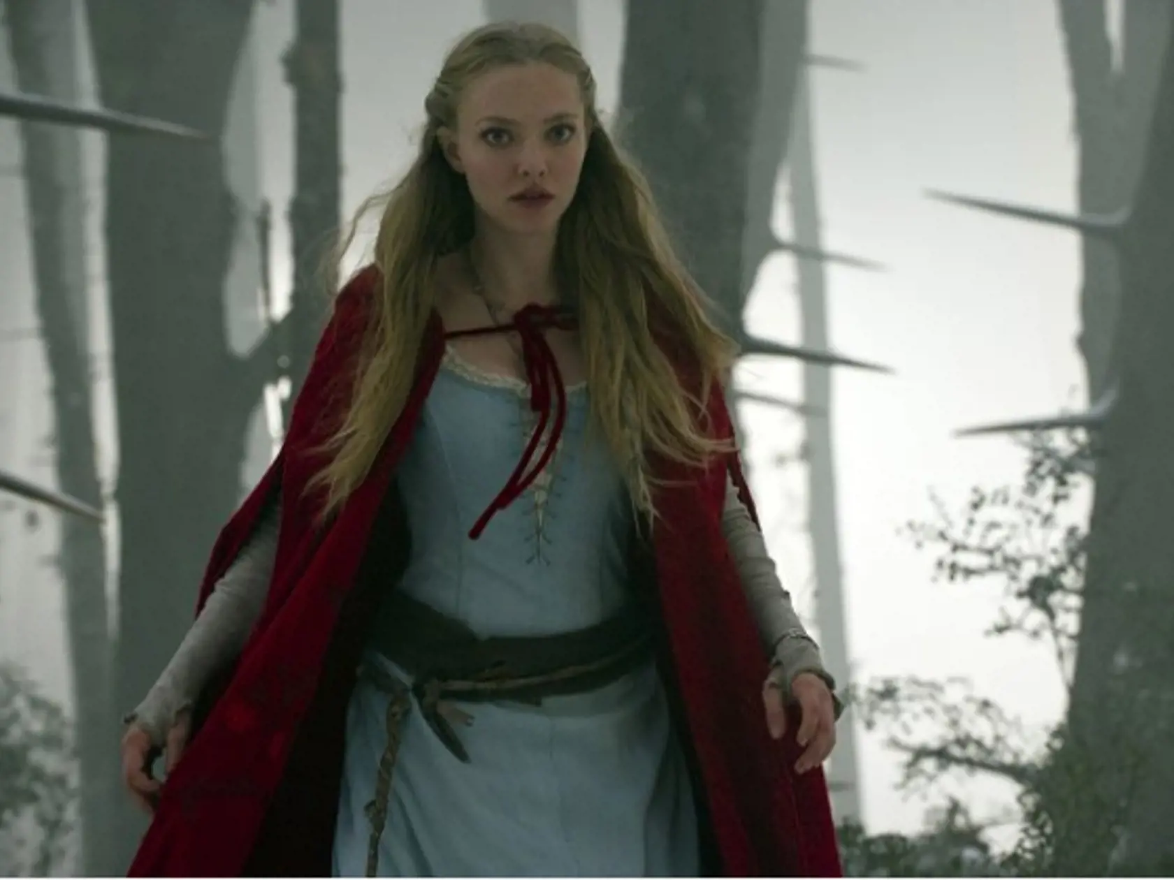 Amanda Seyfried ako Červená Čiapočka