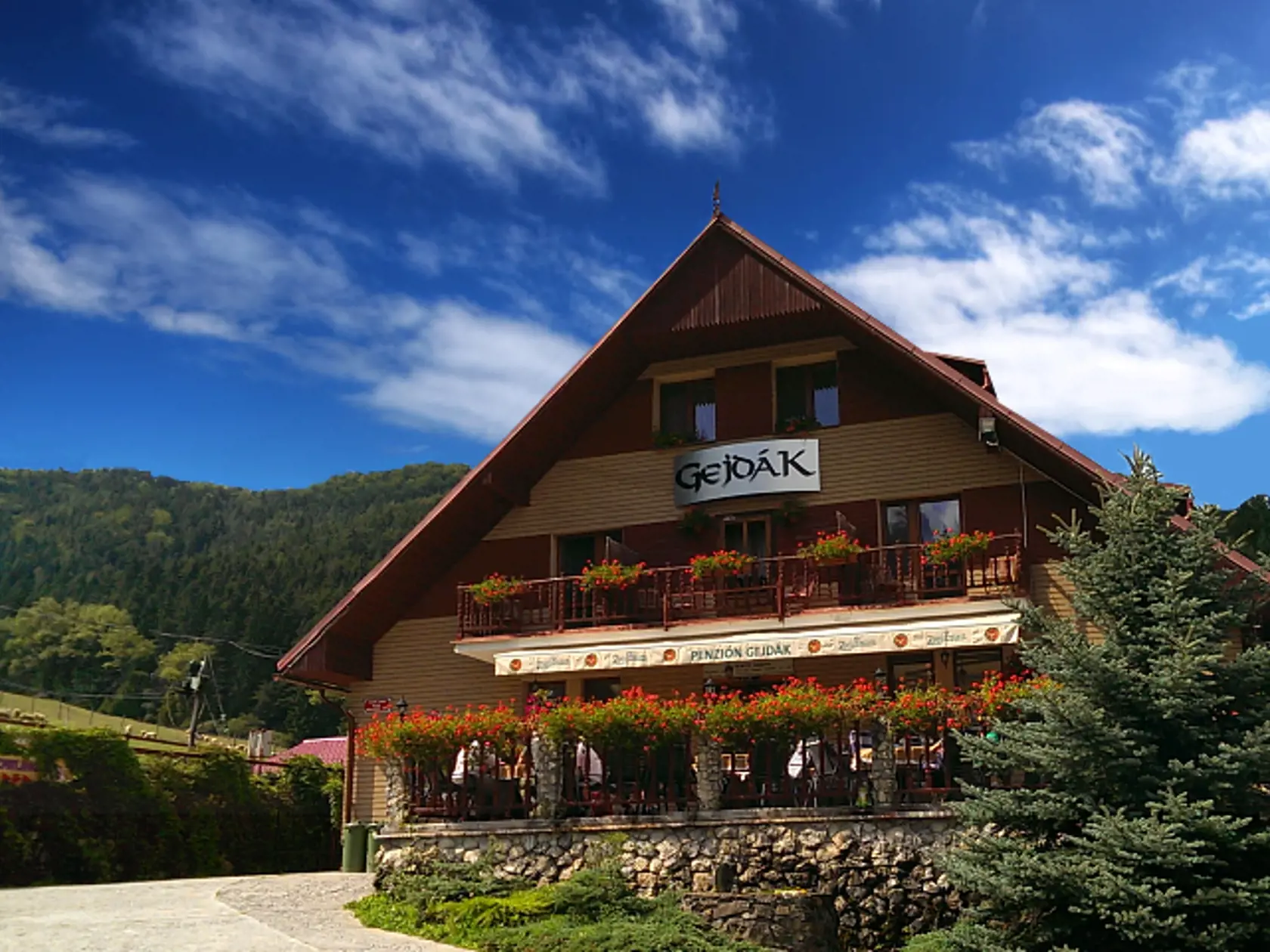 Horský hotel a Farma Gejdák na Liptove ponúka relax v panenskej prírode.