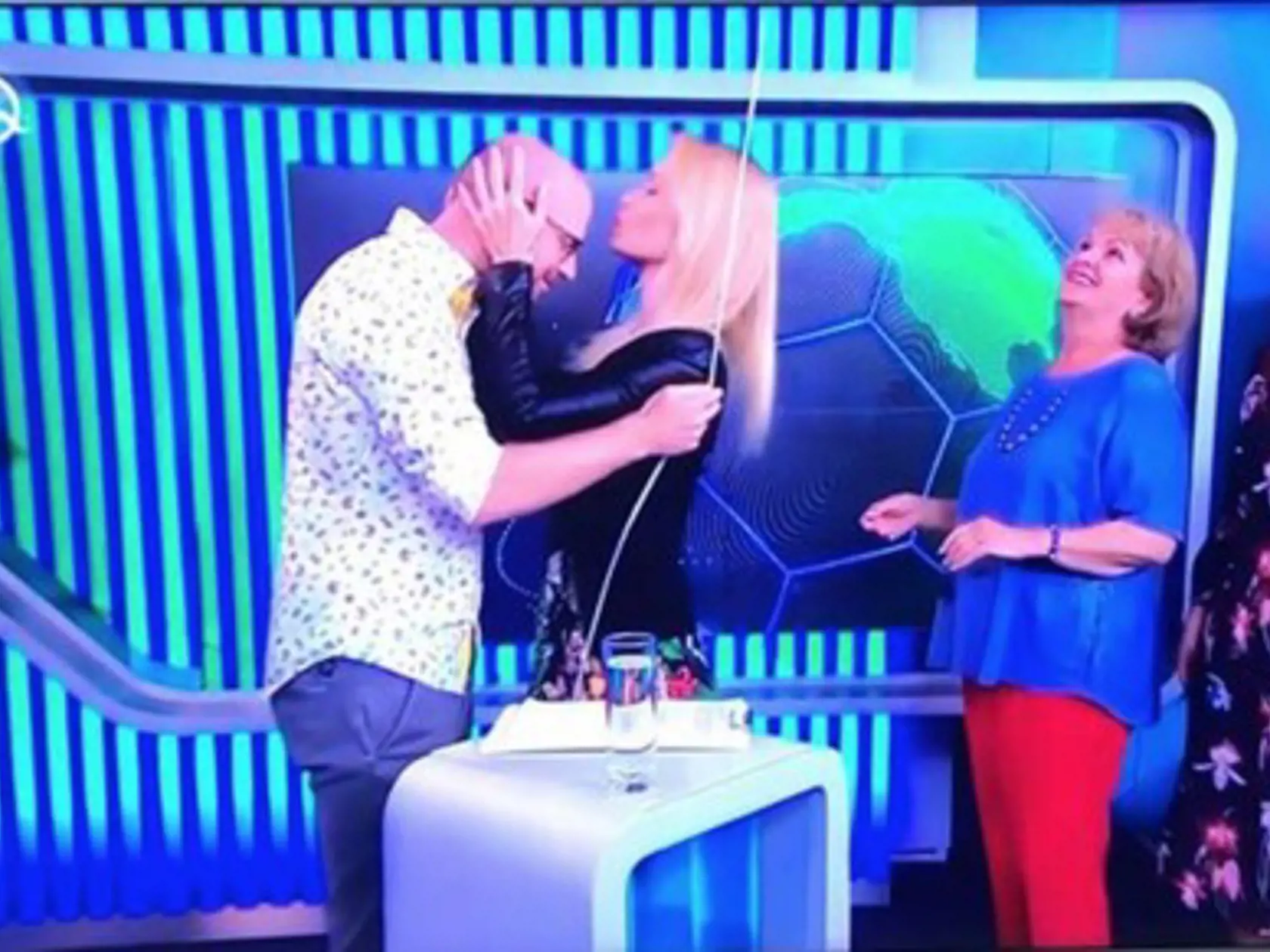 V Teleráne sa všetci lúčili so Števom Eiselem. 