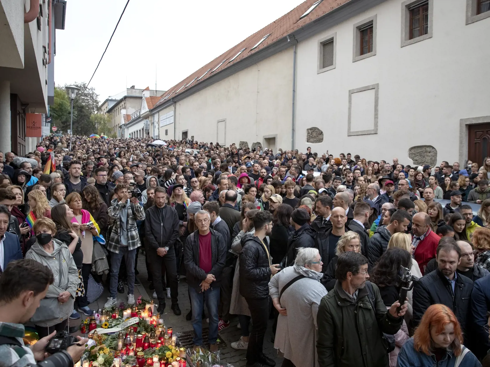 Spomienkový pochod za Matúša a Juraja, členov LGBT komunity, ktorých zastrelil radikalizovaný útočník v podniku Tepláreň na Zámockej ulici v Bratislave.