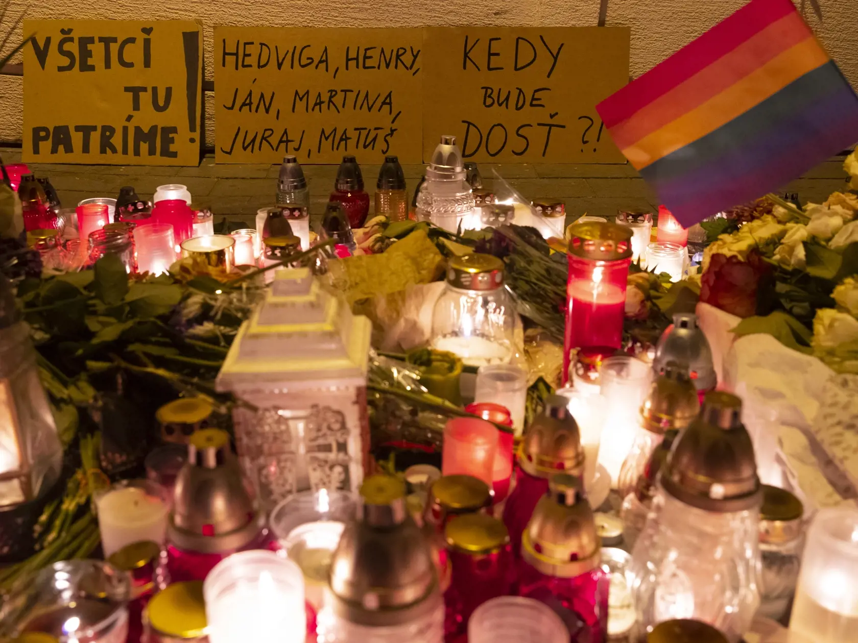 Spomienkový pochod za Matúša a Juraja, členov LGBT komunity, ktorých zastrelil radikalizovaný útočník v podniku Tepláreň na Zámockej ulici v Bratislave. 