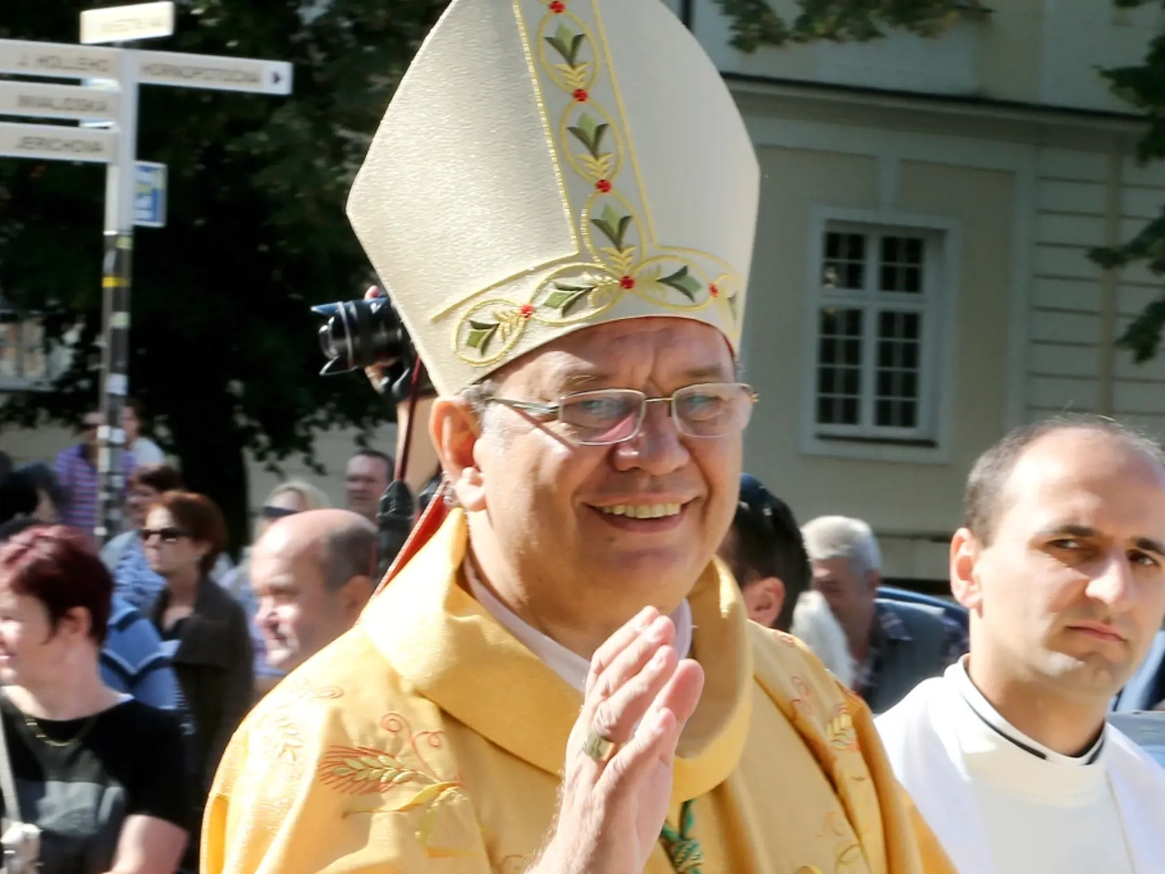Regióny: Svätý Otec František vymenoval nového trnavského arcibiskupa, stal sa ním doterajší apoštolský administrátor Ján Orosch. Do úradu ho uviedol bratislavský arcibiskup-metropolita Stanislav Zvolenský.