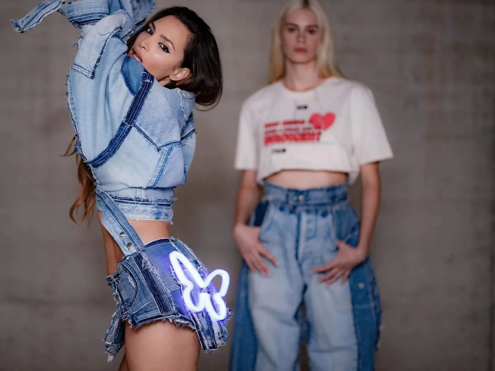 Veronika Vágnerová v modeli od Lukáša Krnáča.