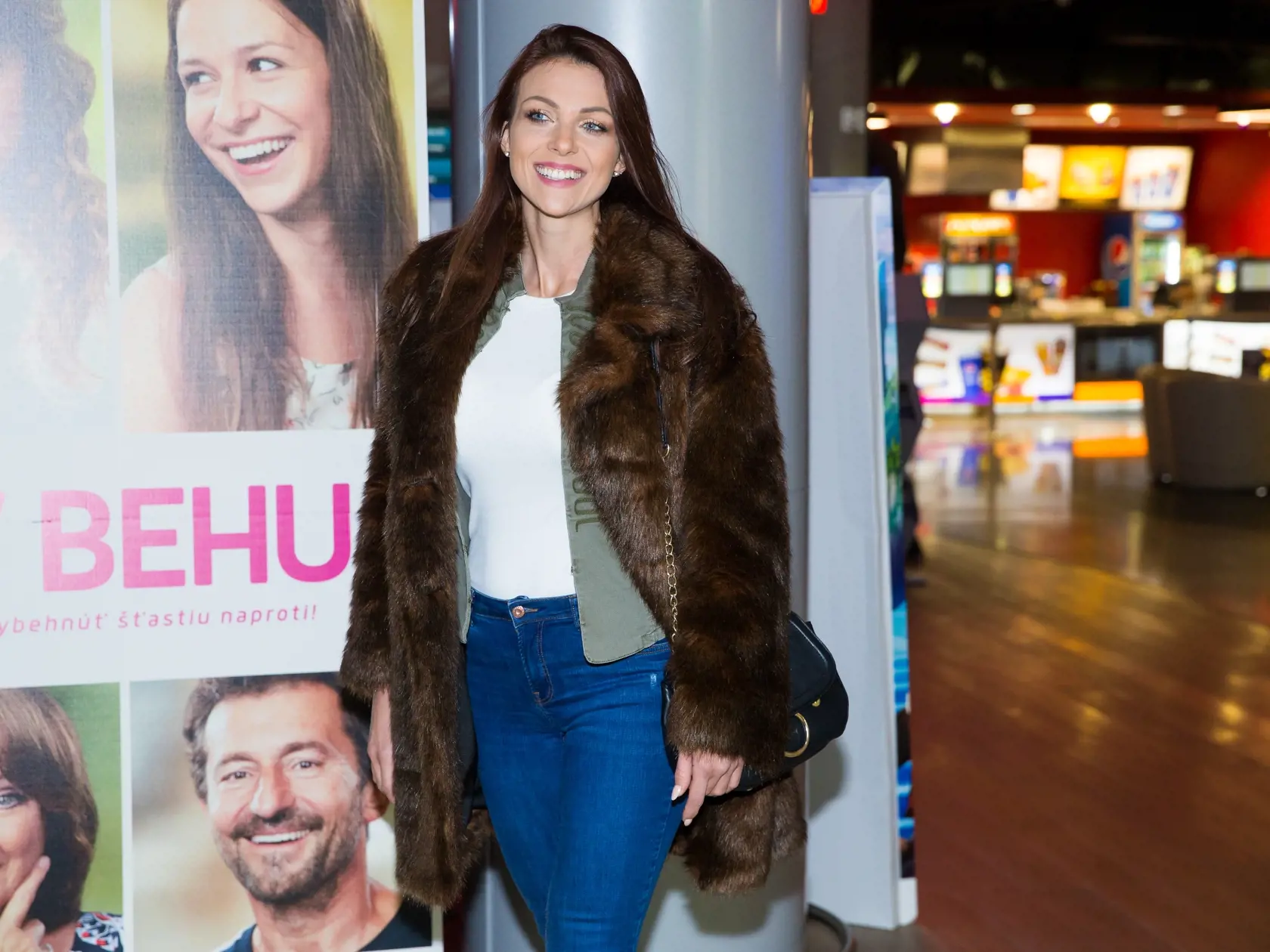 Premiéra českej komédie "Ženy v behu" v jednom z bratislavských kín. Na snímke Martina Schindlerová.
