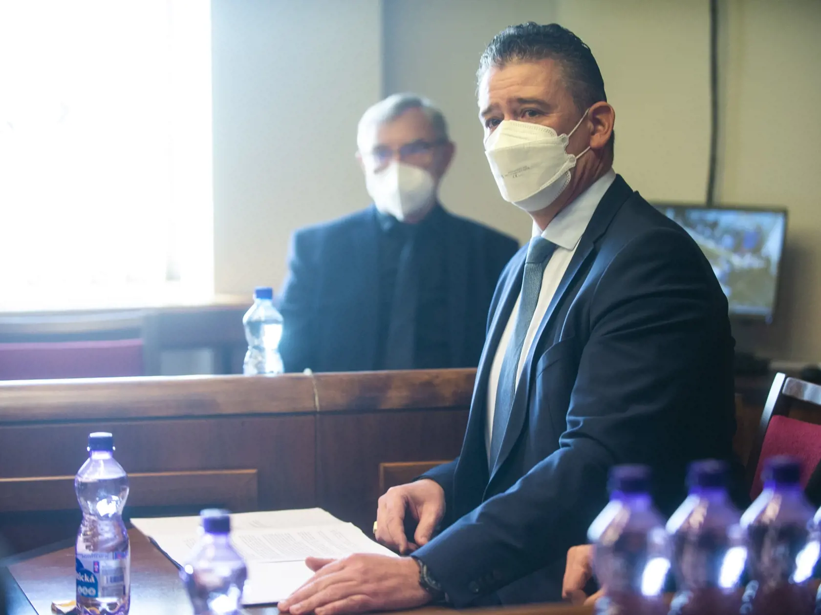 "Absolútne sa ohradzujem voči fabuláciám, ktoré odzneli na tlačovke strany Smer-SD a taktiež aj v článku novinárky Šimíčkovej. K tomu, či som mal mať prístup k informáciám, na ktoré som nemal zákonný nárok, uvádzam, že som nikdy nepožadoval od OČTK takéto informácie!" napísal Mikulec.