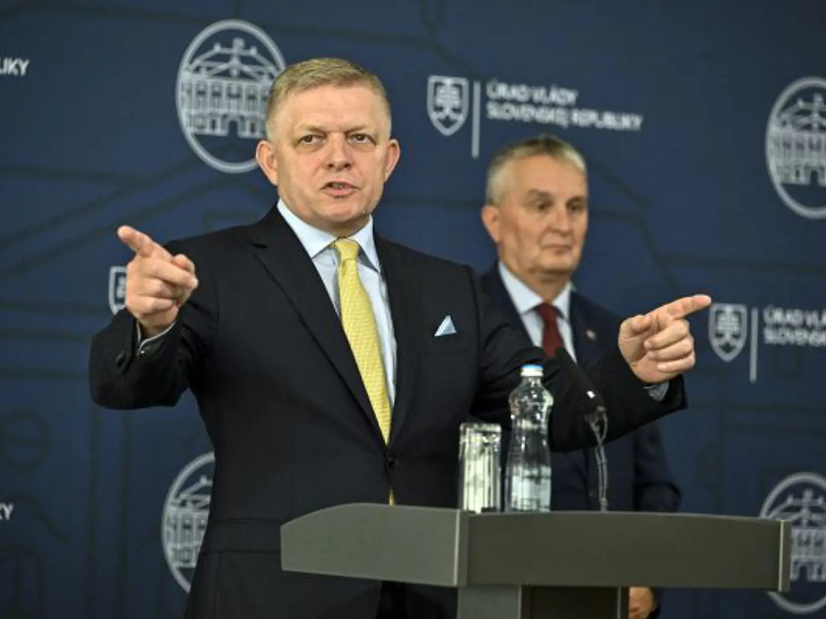 Premiér Robert Fico pripustil, že spoluprácu s Huliakom ošetrí koalícia formou memoranda o spolupráci. 