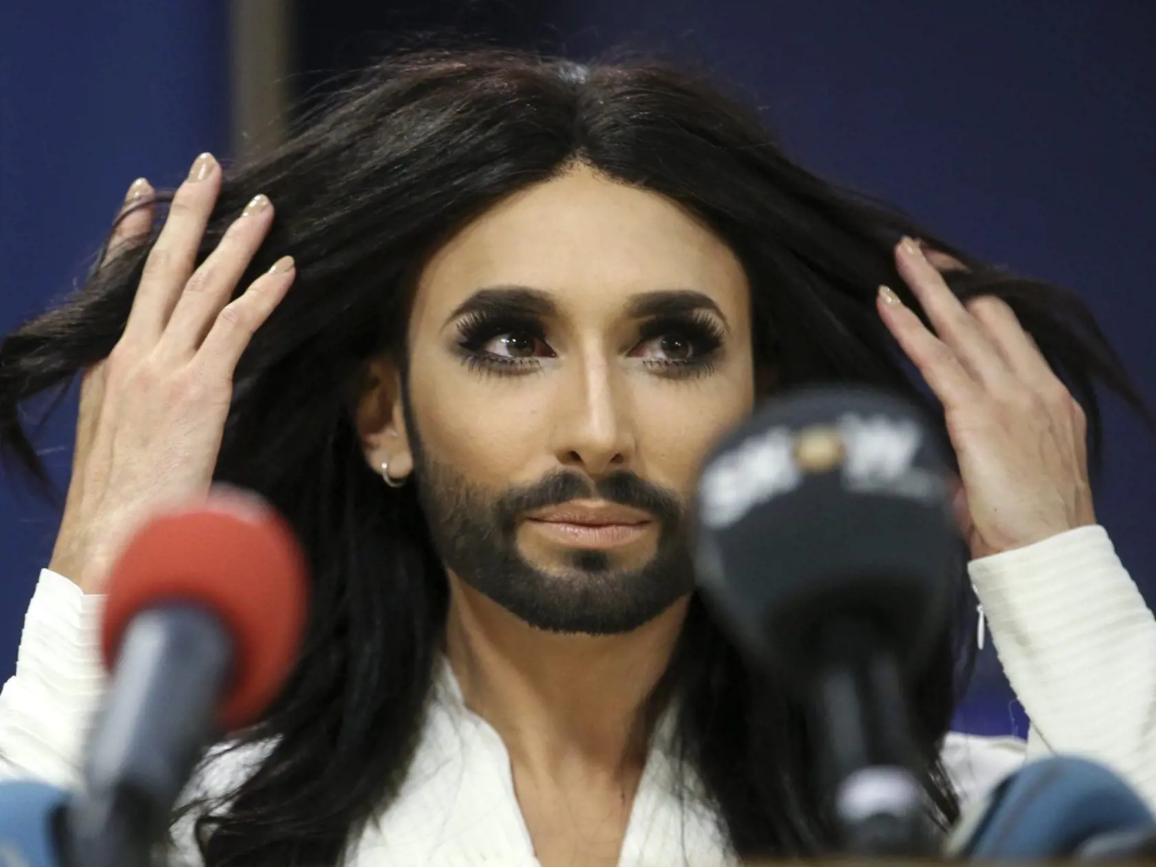 Travesti speváčka pred europoslancami