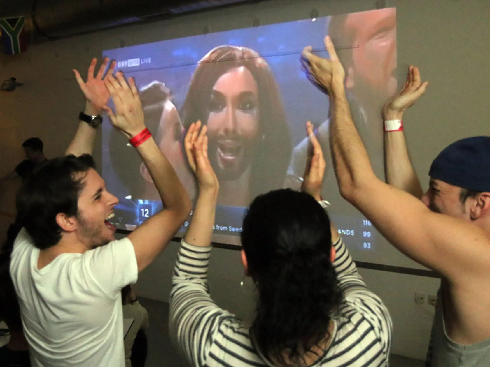 Rakúšan Thomas Neuwirth, ktorý na pódiách vystupuje ako bradatá speváčka Conchita Wurst, sa stal víťazom sobotňajšej súťaže Eurovízie s piesňou "Rise Like A Phoneix".