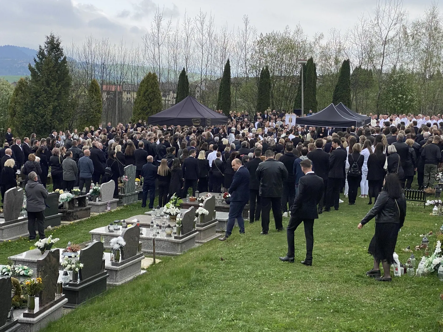 Pohreb troch obetí tragickej havárie pri Spišskej Kapitule v sobotu 6. 4. 2024.