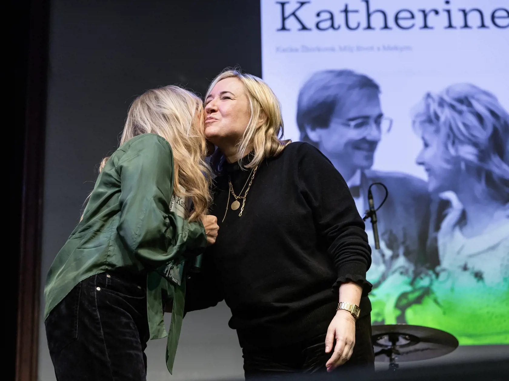 Na snímke Denisa Žbirková a Katarína Žbirková počas krstu jej knihy Katherine.