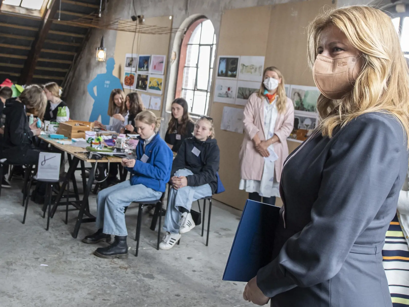 Prezidentka SR Zuzana Čaputová (vpravo) v rámci pracovnej cesty navštívila v Dánskom kráľovstve neziskovú organizáciu Bibiana Danmark 11. mája 2021 v Kodani.