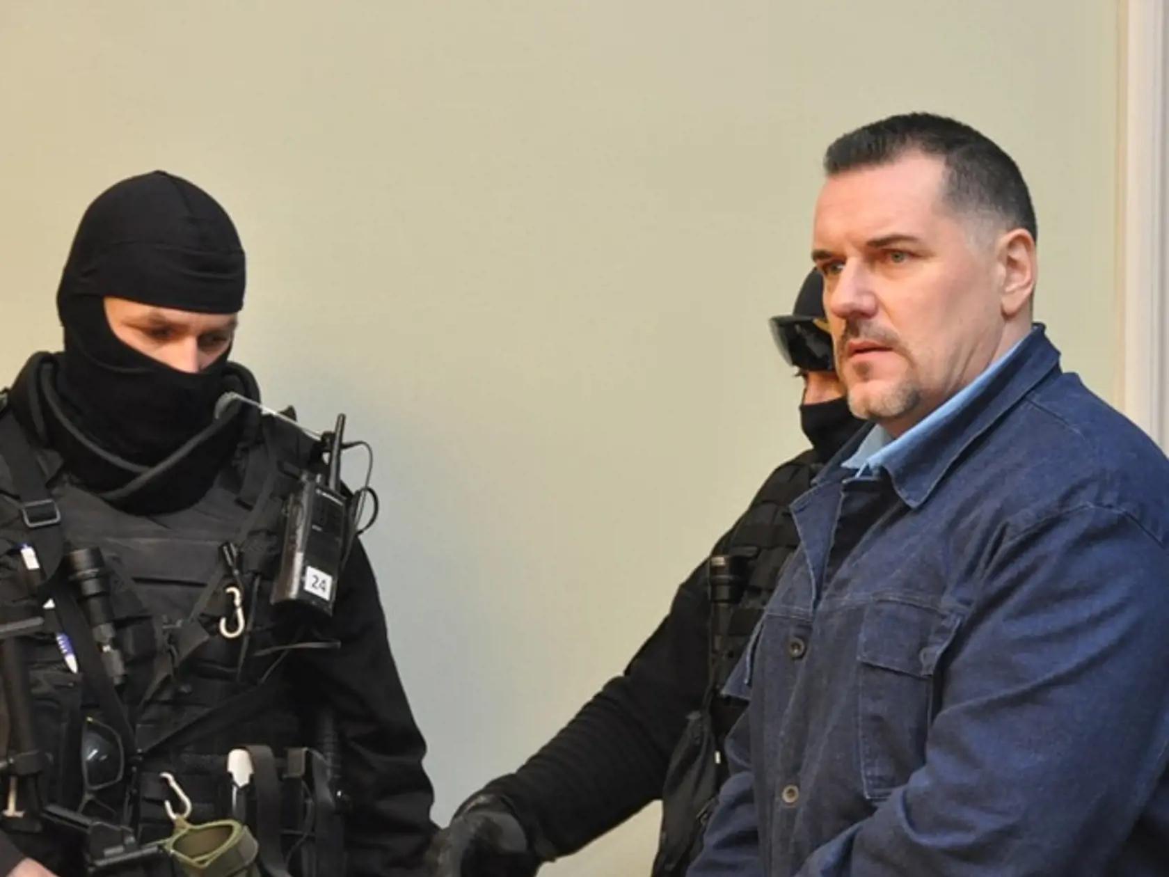 Ktovie či sa Černák občas zamýšľa nad tým, že jeho život už ostane do smrti zbabraný