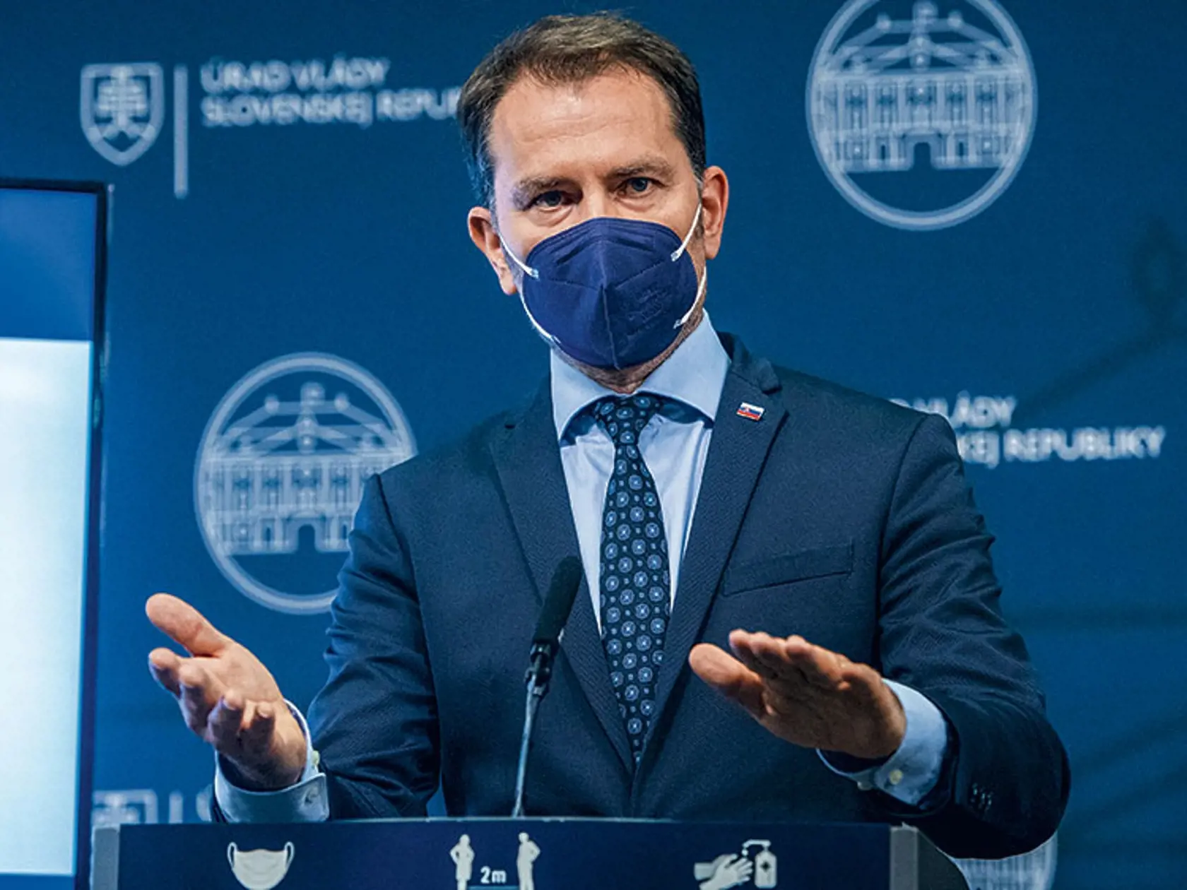 Riešiť budú aj Plán obnovy - oblečenie však vhodné nezvolil.