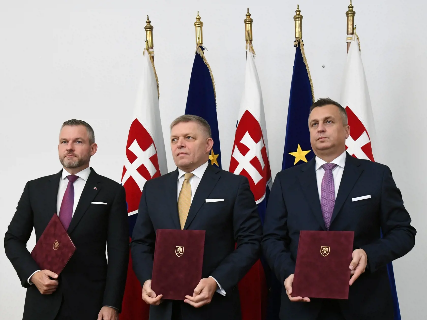 Koaličná zmluva sa podpisovala 16.10.2023. Bude sa teraz otvárať?