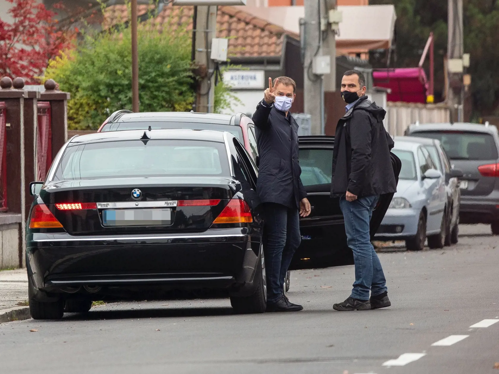 Matovičova zvýšená ochrana je opodstatnená, jeden z masívnych protestov sa konal dokonca priamo pred jeho domom.
