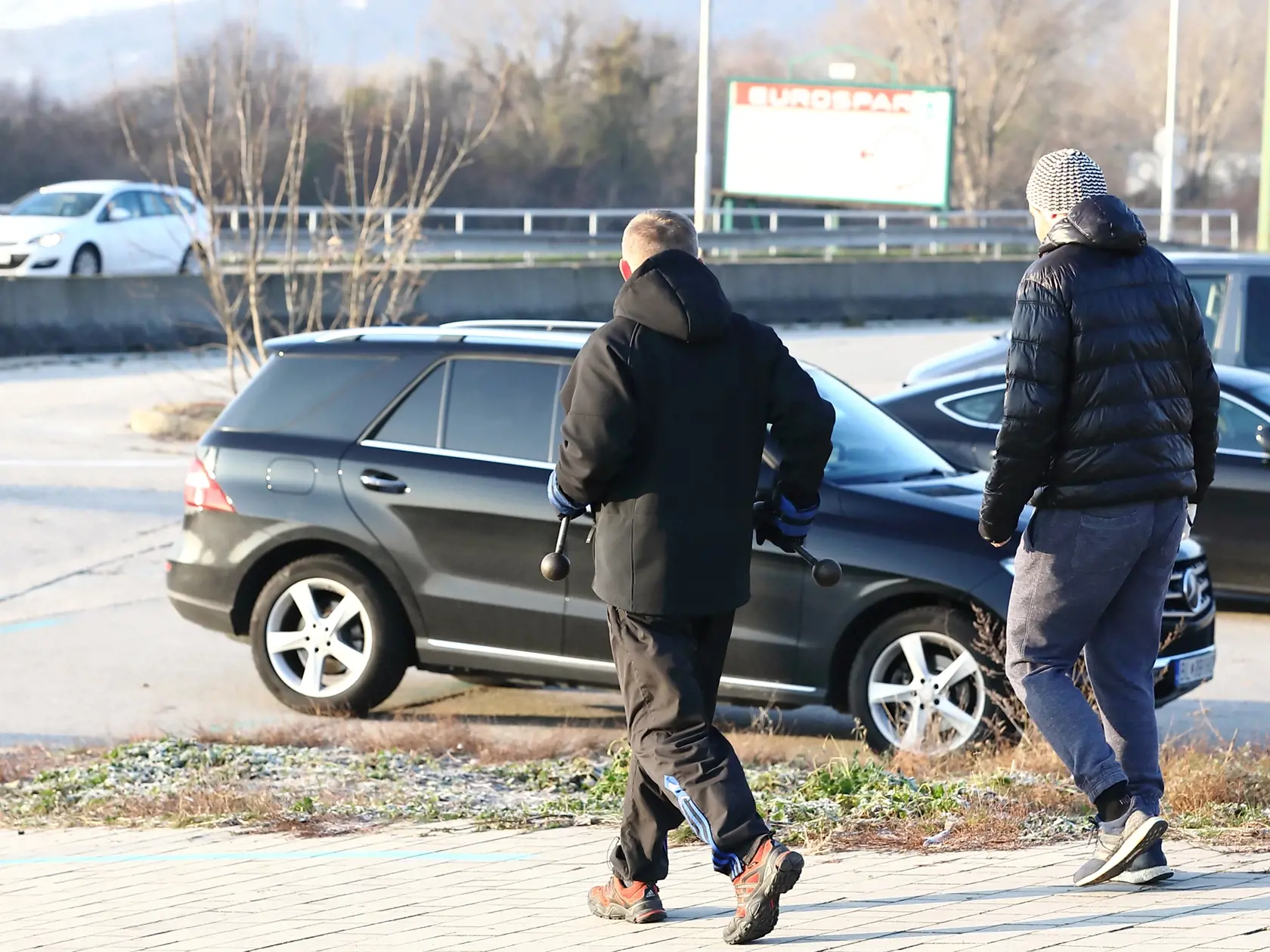 Špeciálna a najmä špeciálne dlho bola štátna ochranka poskytovaná expremiérovi Robertovi Ficovi. Tomu bolo pravidelne predlžované poskytovanie ochrany, prakticky až do parlamentných volieb vo februári 2020.