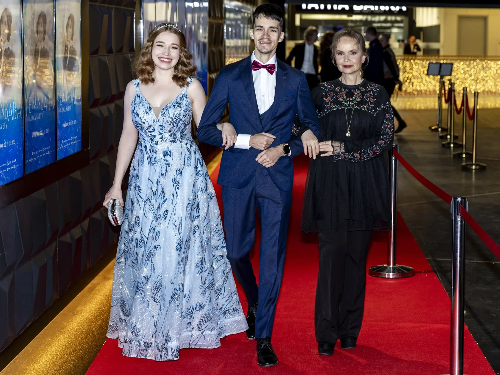 Premiéra filmu Perinbaba a Dva svety. Na snímke je Petra Vančíková-Kolevská, Valéria Frištik a Lukáš Frlajs. 