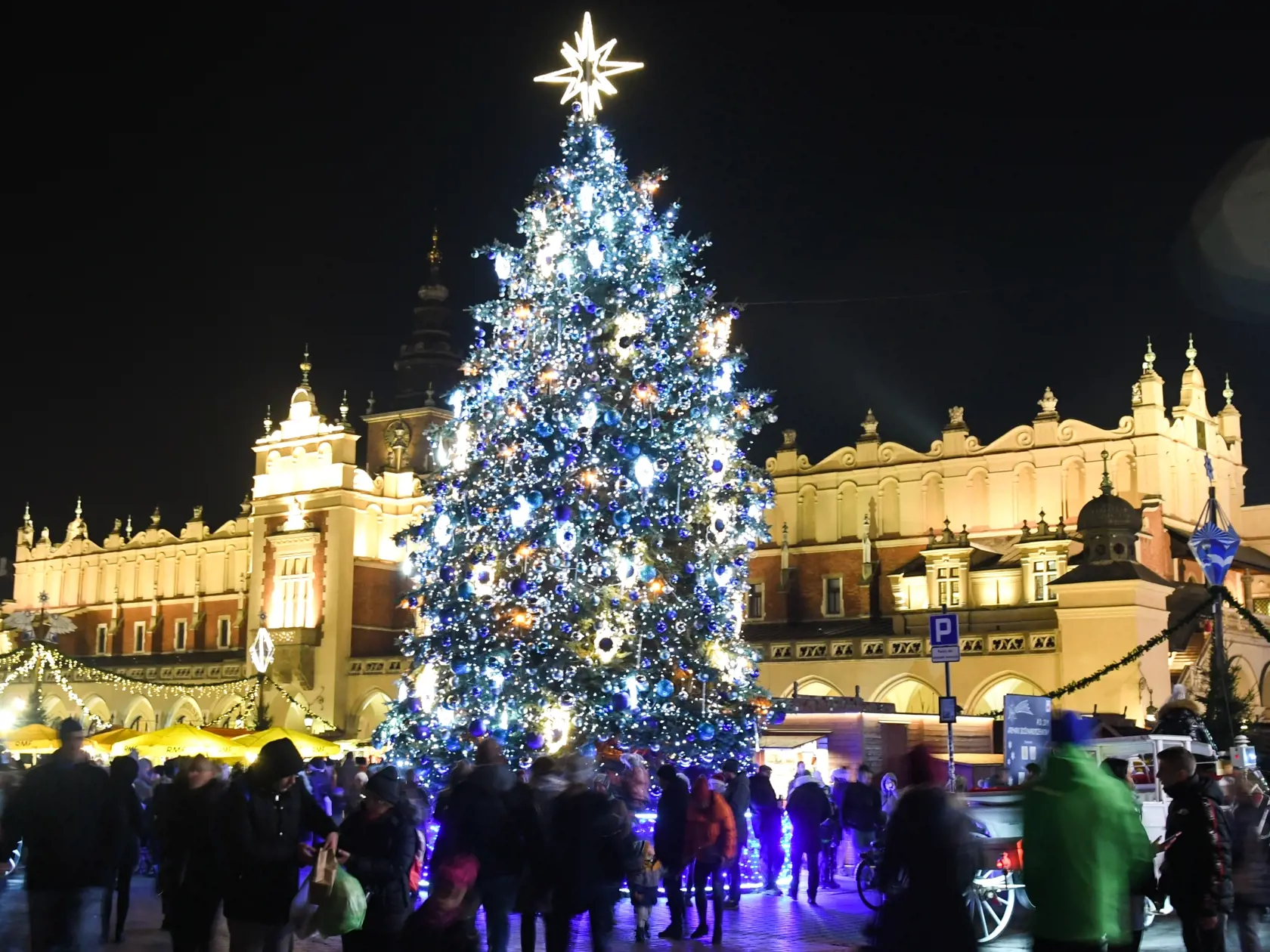 Vianočné trhy v poľskom meste Krakow.