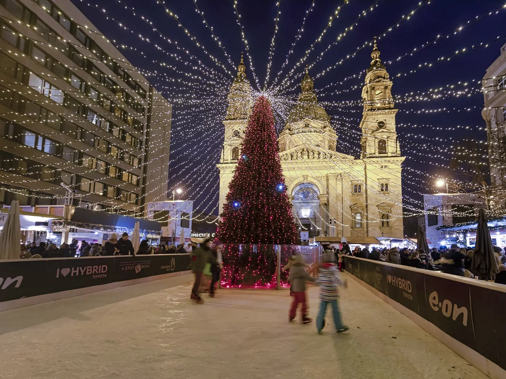 Vianočné trhy v Budapešti.