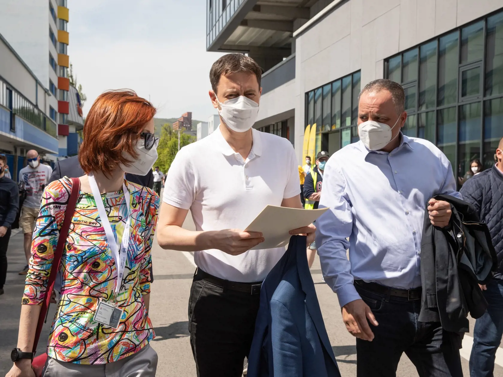 Na snímke je predseda vlády SR Eduard Heger ktorý sa nechal zaočkovať prvou dávkou proti covidu.