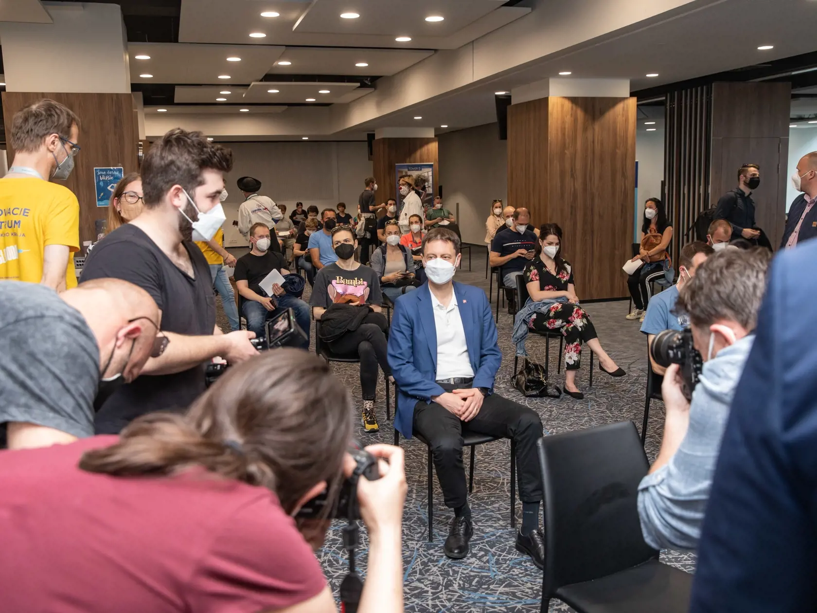 Na snímke je predseda vlády SR Eduard Heger ktorý sa nechal zaočkovať prvou dávkou proti covidu.