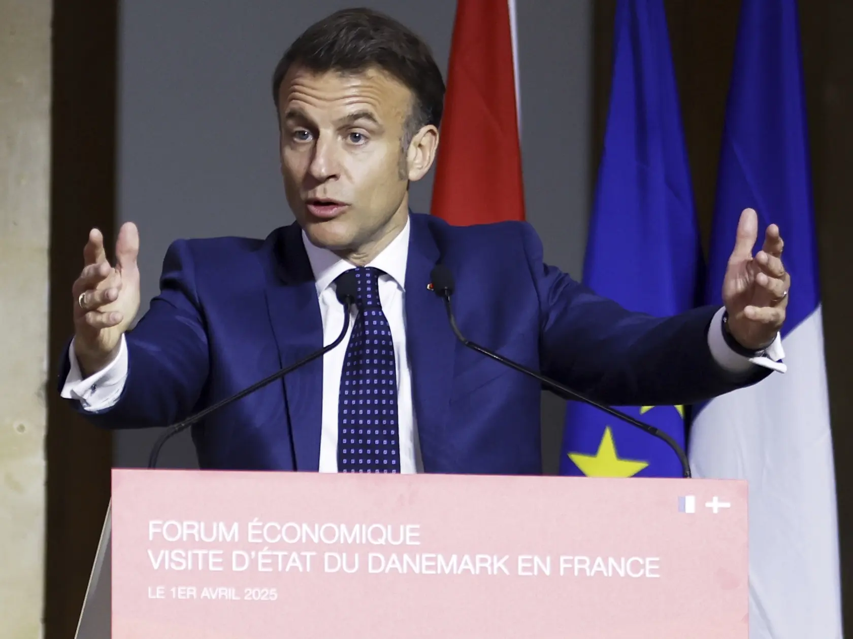WA 21 Paríž - Francúzsky prezident Emmanuel Macron vystupuje s prejavom na francúzsko-dánskom hospodárskom fóre v Paríži v utorok 1. apríla 2025. FOTO TASR/AP
French President Emmanuel Macron delivers his speech at the Franco-Danish Economic Forum at the Palais Brongniart in Paris, Tuesday, April 1 2025. (Mohammed Badra, Pool via AP)