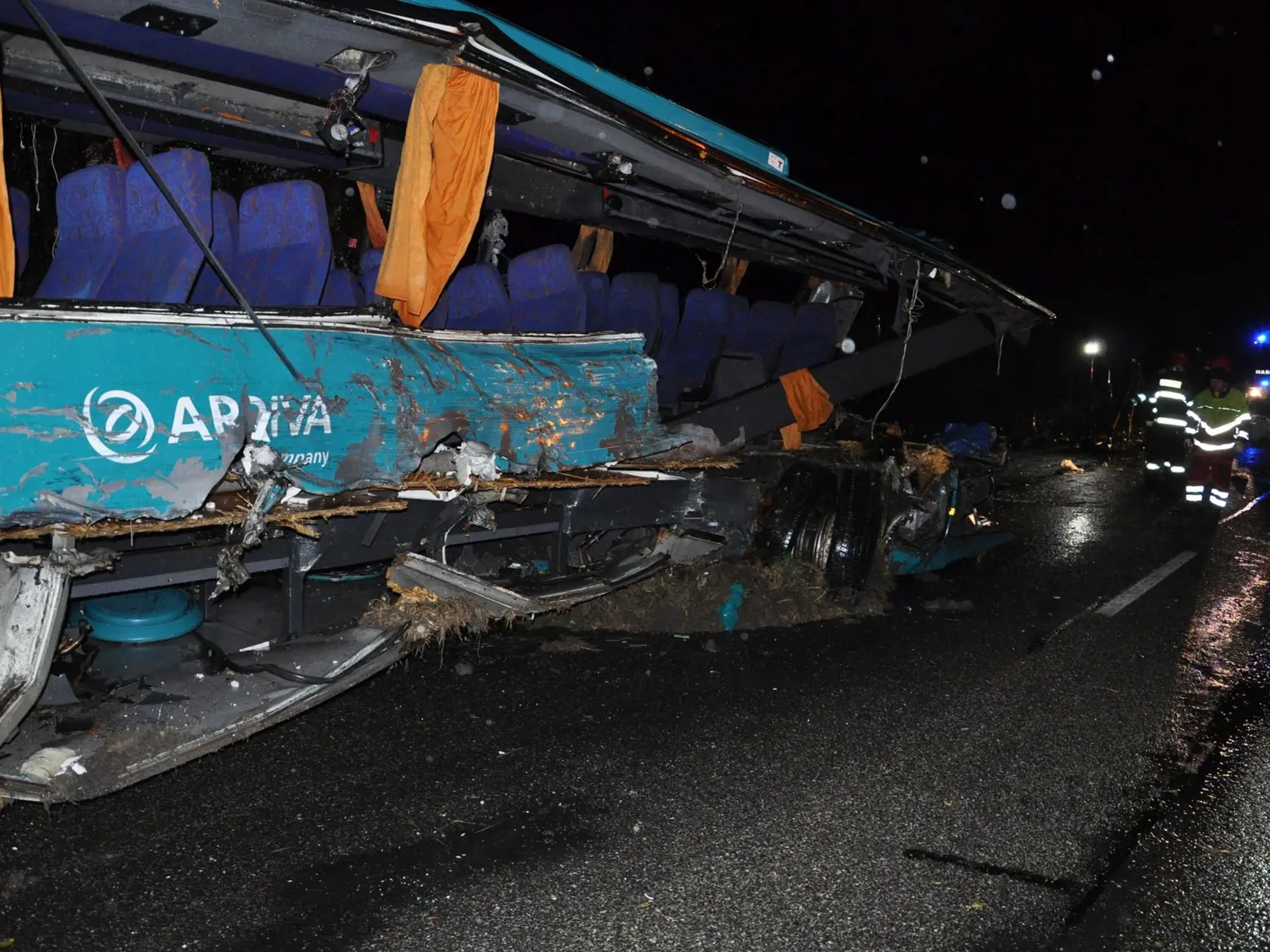 Tragická nehoda pri Nitre, autobusu s nákladným autom.