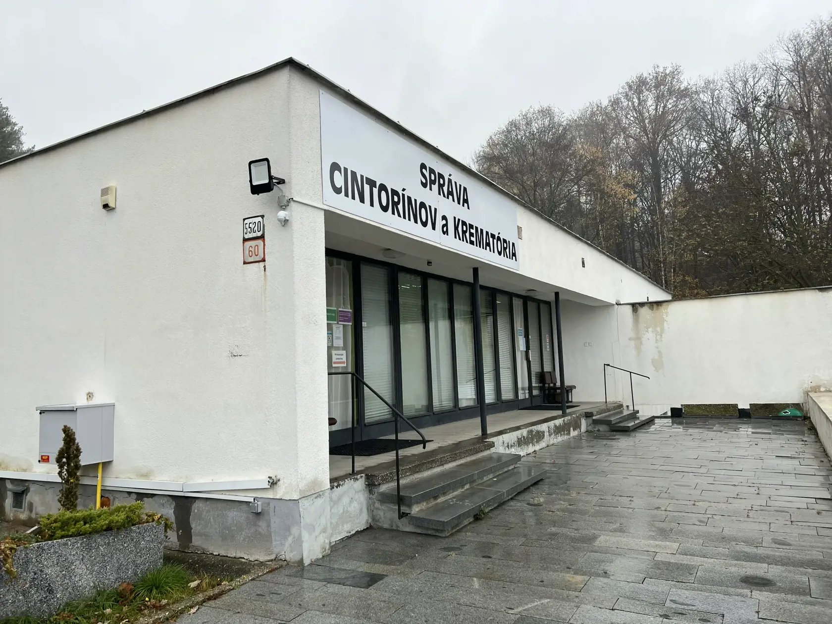 Od roku 1999 bol poverený vedením Centra pre liečbu drogových závislostí Banská Bystrica, od roku 2004 po delimitácii CPLDZ ako samostatného zdravotníckeho zariadenia pôsobil ako riaditeľ.