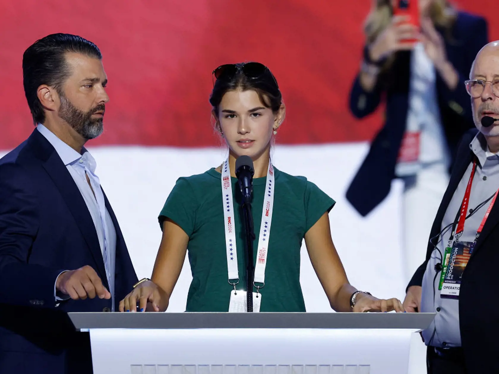 Kai republikánom rozprávala, aký je jej dedko Donald super. Vľavo jej otec Donald Trump mladší.