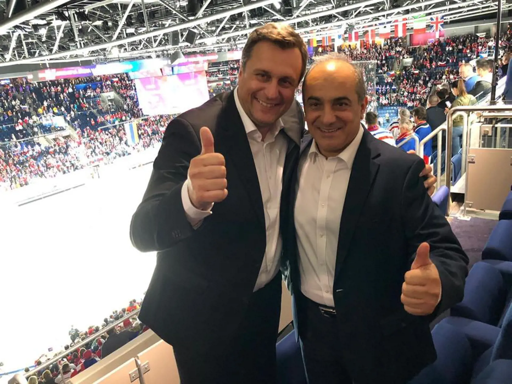 Andrej Danko na hokeji s cyperským kolegom Demetrisom Syllourisom.