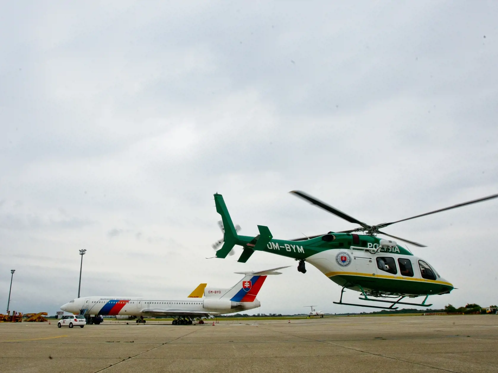 "Kovové nosidlá a vrtuľník typu Bell 429 je nevhodné spojenie. Pri tomto type vrtuľníka nesmú byt použité kovové nosidlá, lebo tie v spojení s kovovou lyžinou týchto vrtuľníkov robia problém, ktorý nastal. Vákuový matrac by sa iba odrazil," vraví súdny znalec Dušan Neštrák. Podľa neho Bell 429 je vrtuľník cestovný, nie je uspôsobeny na takéto manévrovanie. Dodáva, že záchranársky vrtuľník má žeriavovanie uspôsobené, no Bell 429 je použiteľný na záchranárske akcie, ale nie s kovovými nosidlami.