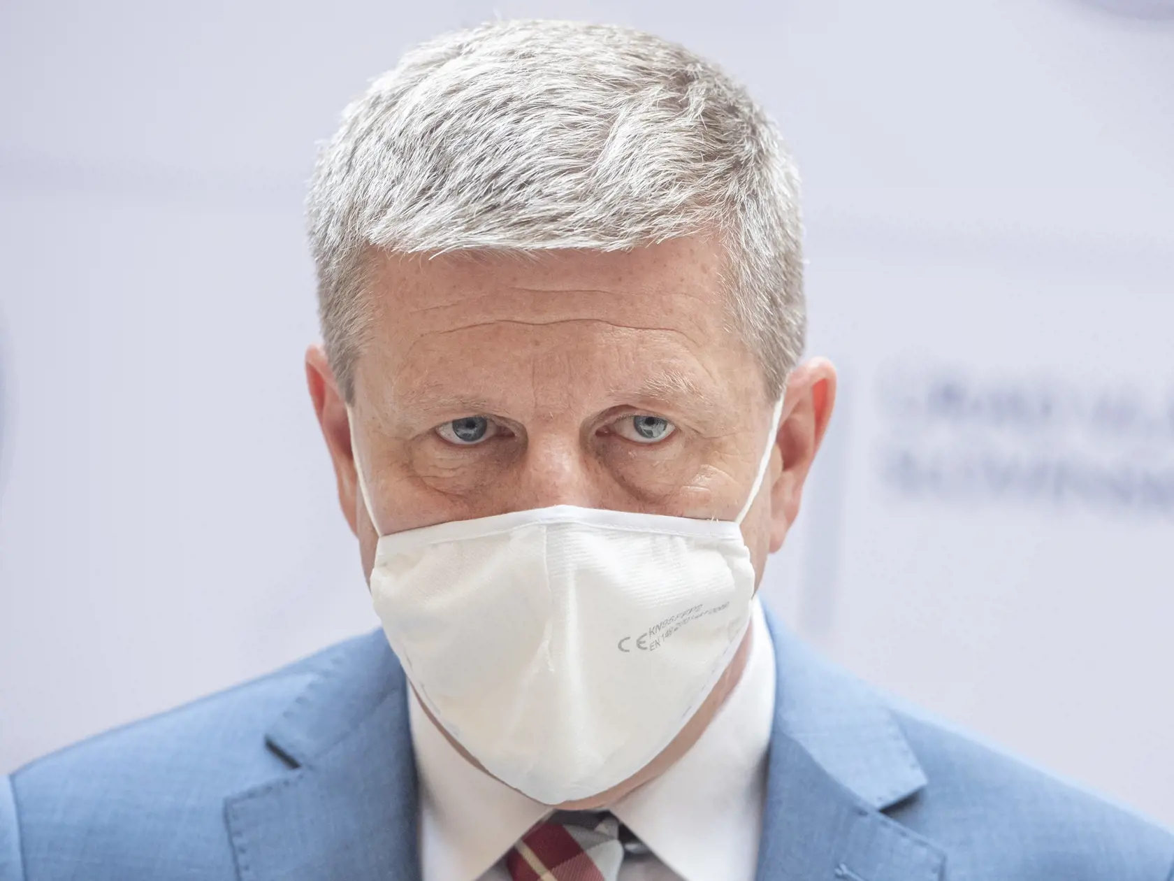 Na snímke minister zdravotníctva SR Vladimír Lengvarský (nominant OĽaNO) počas vyhlásenia  pred začiatkom 10. rokovania vlády SR 12. mája 2021 v Bratislave. Rezort zdravotníctva pripravuje registráciu na očkovanie, v rámci ktorej by si občania mohli voľne vybrať vakcíny na očkovanie proti ochoreniu COVID-19. Možnosťou by boli aj neregistrované vakcíny. Vakcínou od AstraZeneca by sa na Slovensku malo očkovať aj naďalej. FOTO TASR - Martin Baumann