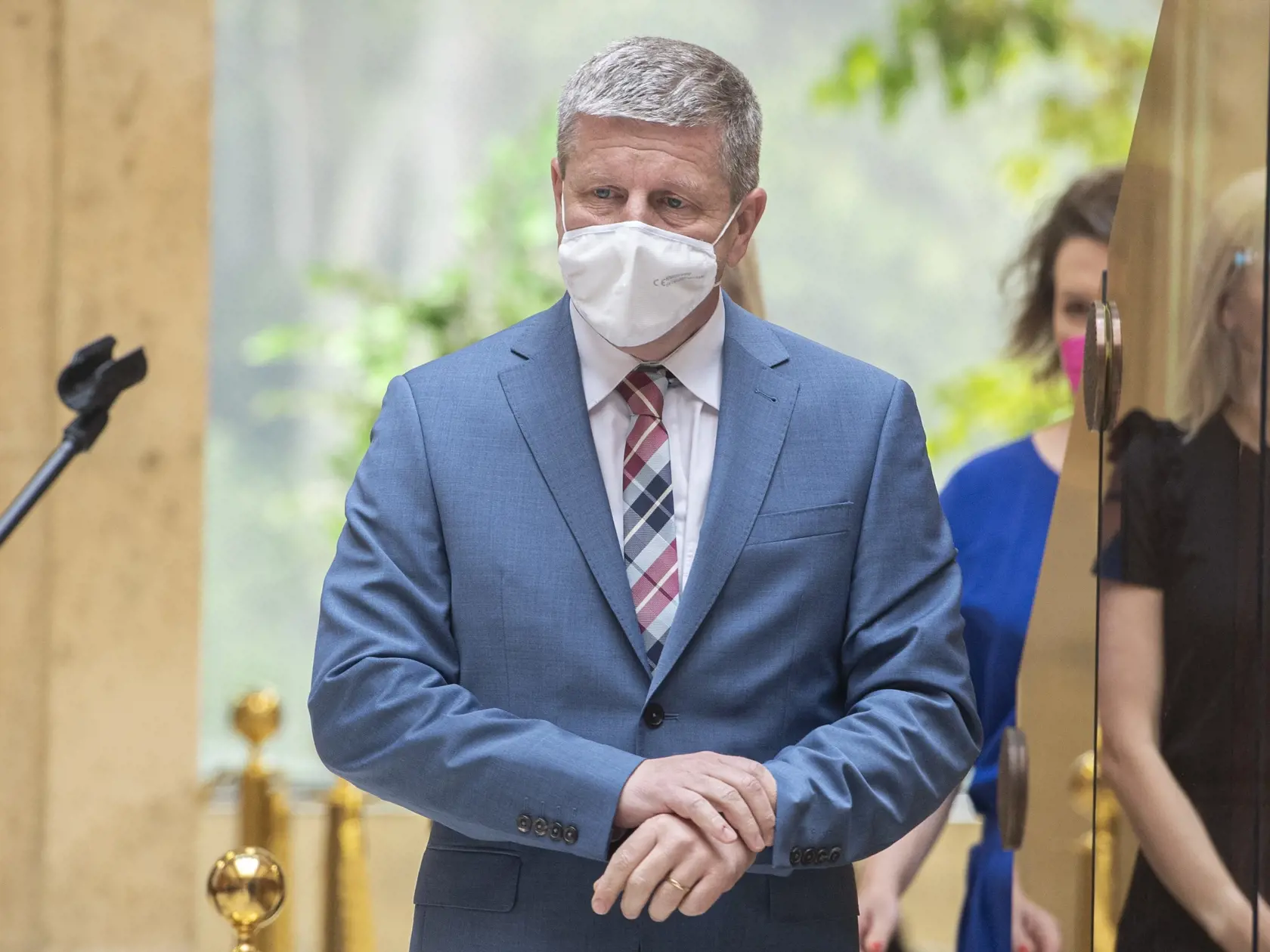 Na snímke minister zdravotníctva SR Vladimír Lengvarský (nominant OĽaNO) počas vyhlásenia  pred začiatkom 10. rokovania vlády SR 12. mája 2021 v Bratislave. Rezort zdravotníctva pripravuje registráciu na očkovanie, v rámci ktorej by si občania mohli voľne vybrať vakcíny na očkovanie proti ochoreniu COVID-19. Možnosťou by boli aj neregistrované vakcíny. Vakcínou od AstraZeneca by sa na Slovensku malo očkovať aj naďalej. FOTO TASR - Martin Baumann