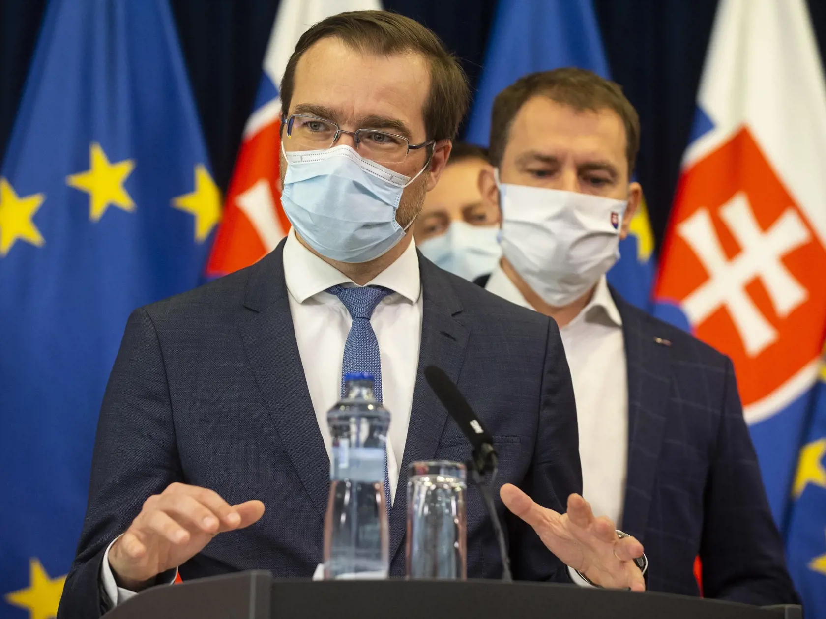 V prípade neposlúchnutia bude občan, ktorý prišiel z cudziny, vysoko pokutovaný.