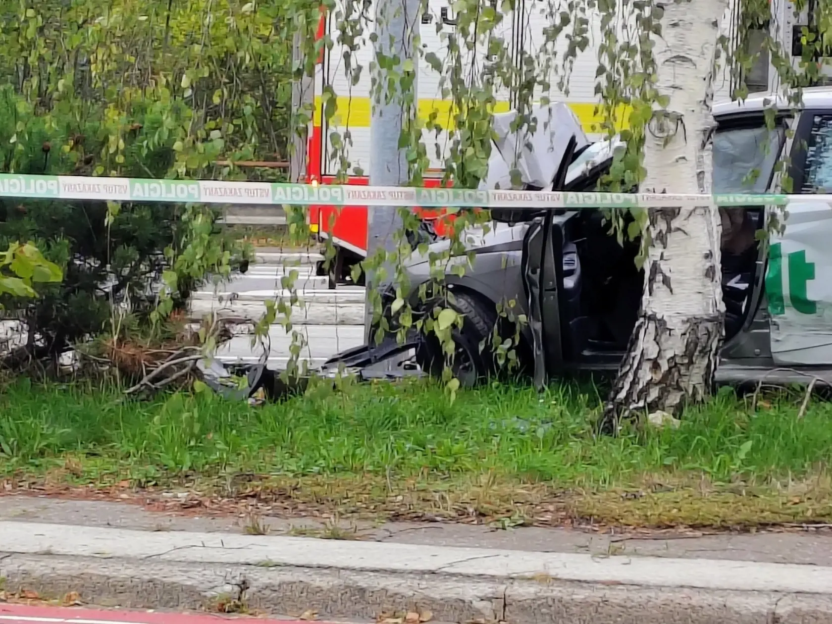 „Dnes krátko po 14:00 h došlo na Pražskej ulici smerom na ulicu Prokopa Veľkého k dopravnej nehode s účasťou dvoch osobných motorových vozidiel a chodkyne. Tá pri nehode utrpela zranenia, ktorým na mieste podľahla. Premávka je v danom úseku usmerňovaná hliadkou polície,“ informuje bratislavská krajská policajná hovorkyňa Silvia Šimková.