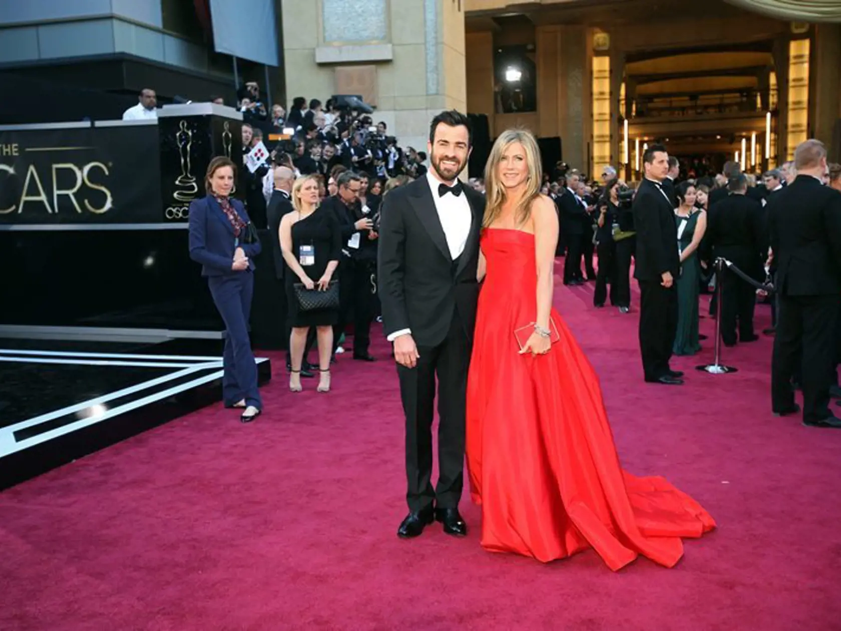 Justin Theroux a Jennifer Aniston na udeľovaní cien akadémie Ocsarov.