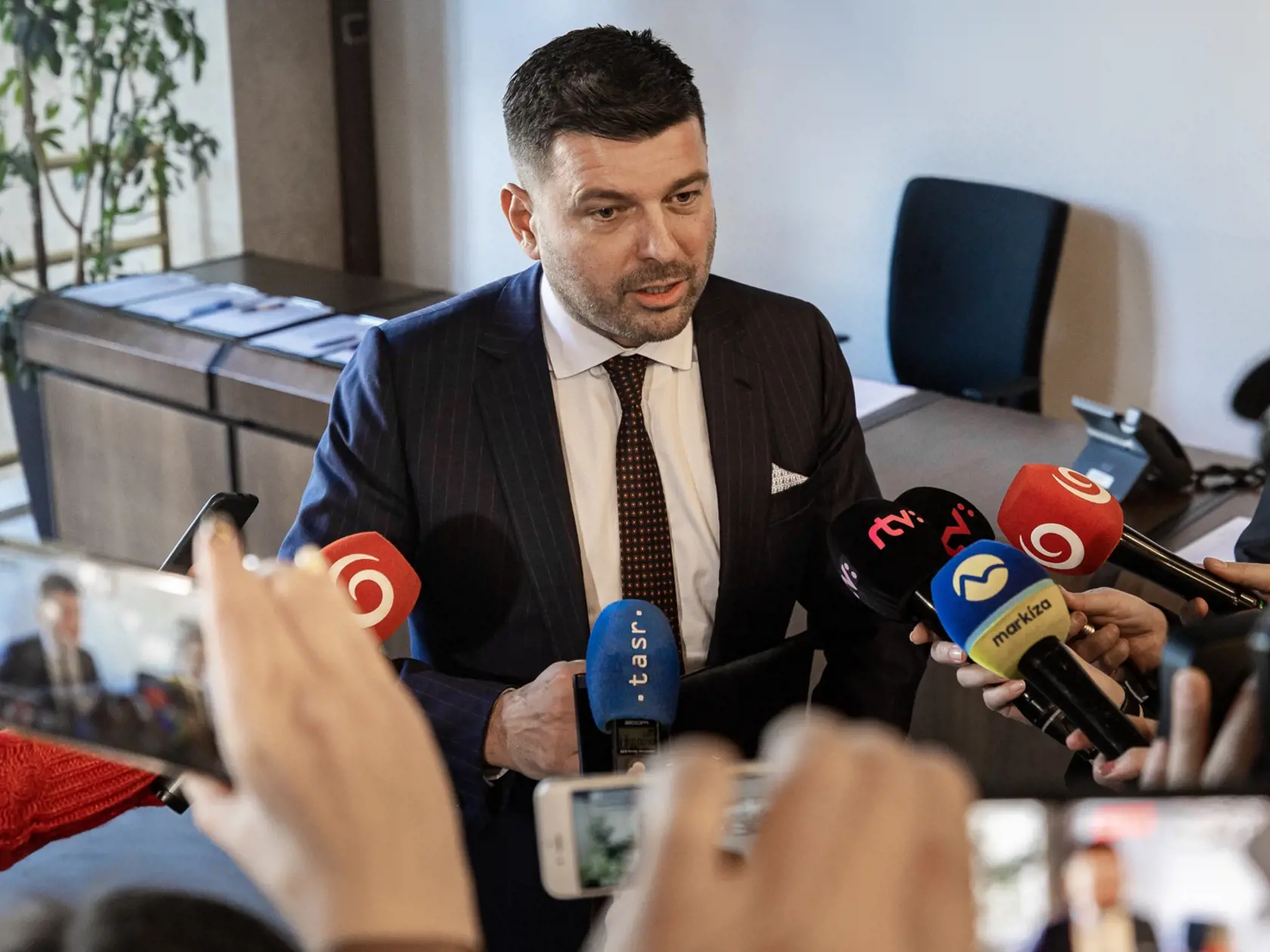 Rokovanie parlamentu o vyslovení nedôvery vláde. Na snímke Martin Borguľa.